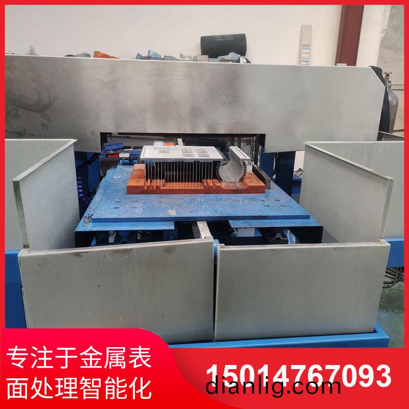 鋁材(cai)直紋(wen)拉絲(si)機廠傢